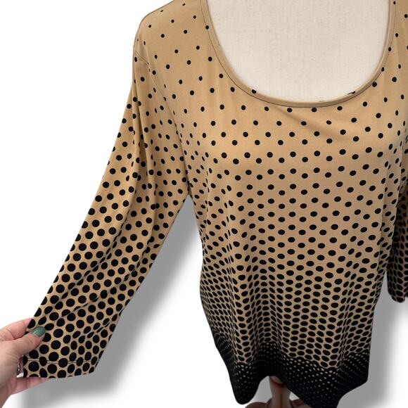Chico's Tan Polka dot top Size 2 Size Large Ombre Stretch Top 3/4 sleeve EUC - Picture 3 of 7
